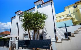 Studio Apartments Yucca, 2-Min To The Beach And 5 To Trogir
